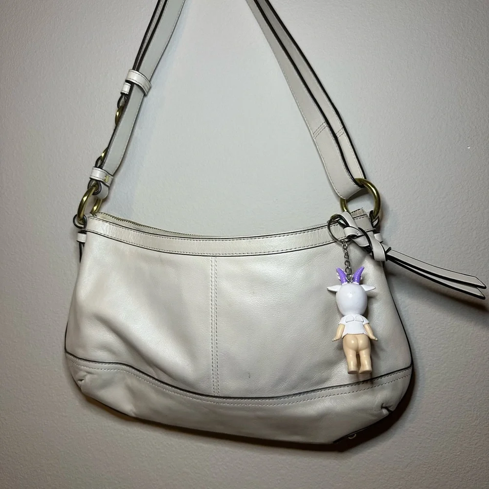 Coach Cream Leather Shoulder Bag with Gold Accents - Picture 5 of 8